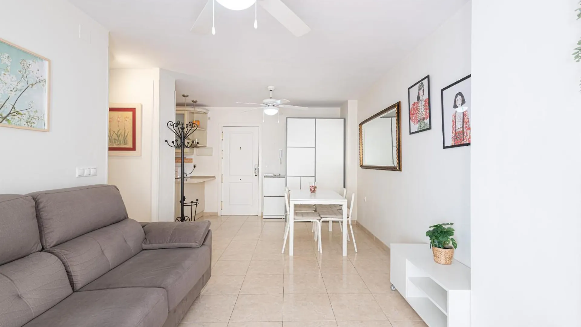 Wintowinrentals Urban Rincon - Cozy & Central Next To Beach رينكون ذي لا مْبيكتوري 0*,  إسبانيا