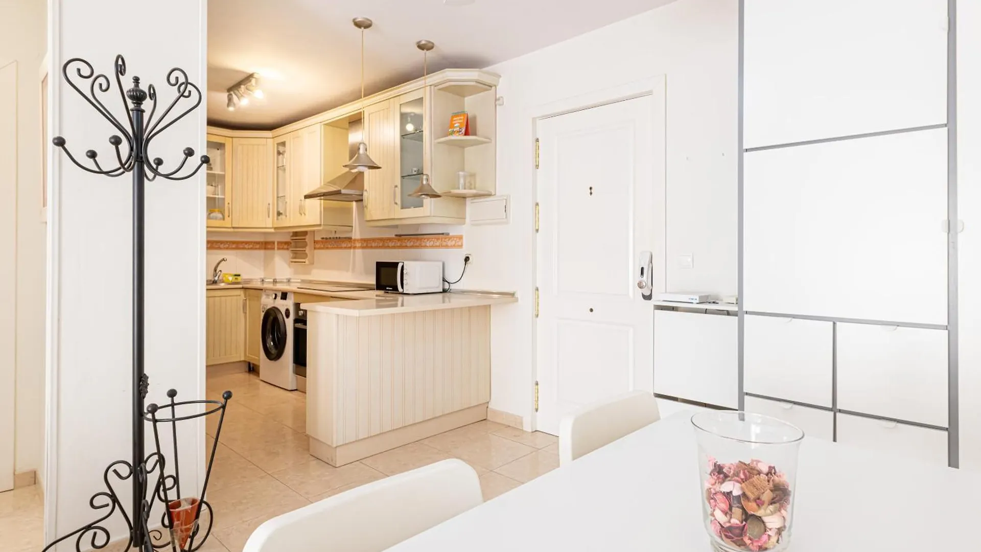 Wintowinrentals Urban Rincon - Cozy & Central Next To Beach رينكون ذي لا مْبيكتوري 0*,  إسبانيا